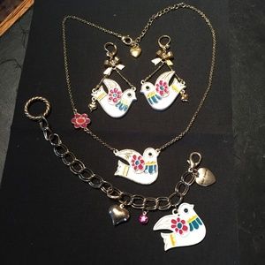 VTG  Betsey J Peace Dove Necklace, Earrings, Bracelet